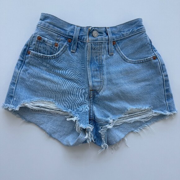 Levis Premium Lightwash Jean Shorts - Picture 1 of 3